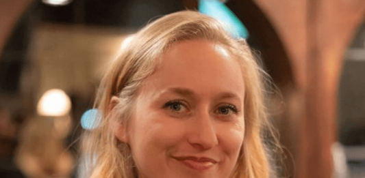 Who-Is-Melanie-Olmstead